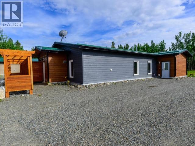 35- Takhini Meadows Drive — photo 14 of 26