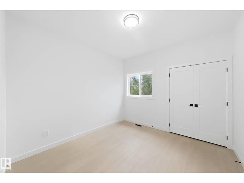5411 64 ST — photo 31 of 40