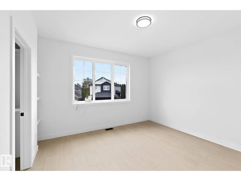 5411 64 ST — photo 39 of 40