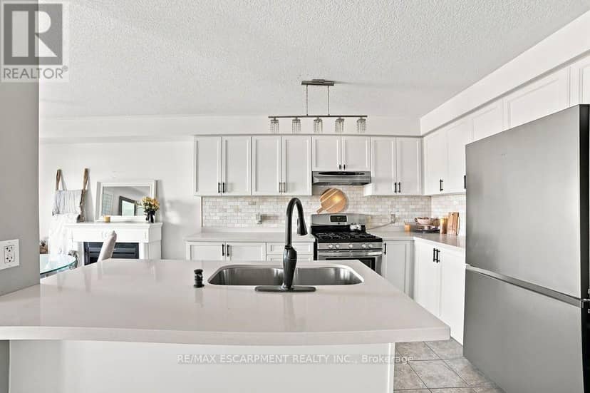336 Pinehill Drive, Hamilton, photo 6