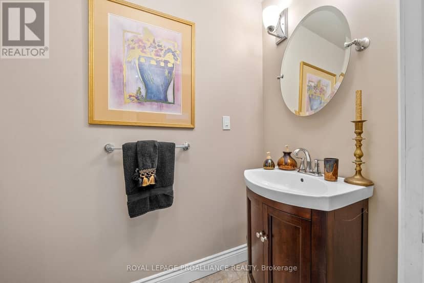17B Hughes Lane — photo 13 of 40