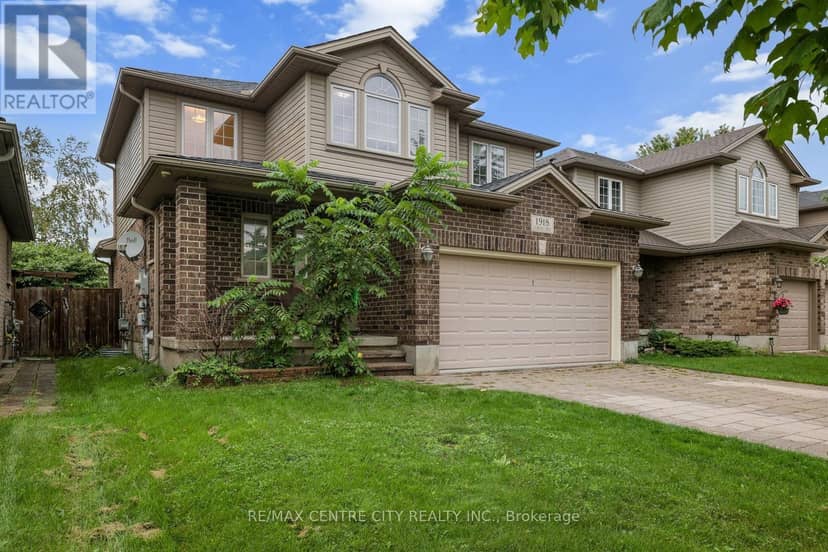 1918 Jubilee Crescent — photo 2 of 33