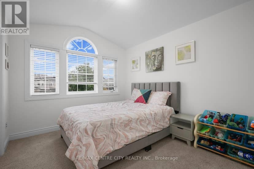 1918 Jubilee Crescent — photo 20 of 33