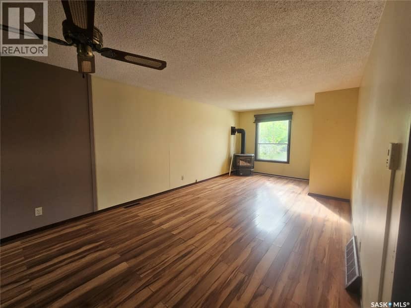 428 1st AVENUE NW — photo 9 of 37