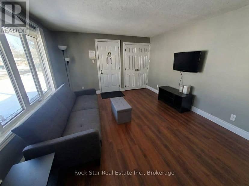 50 Irwin Street — photo 9 of 31