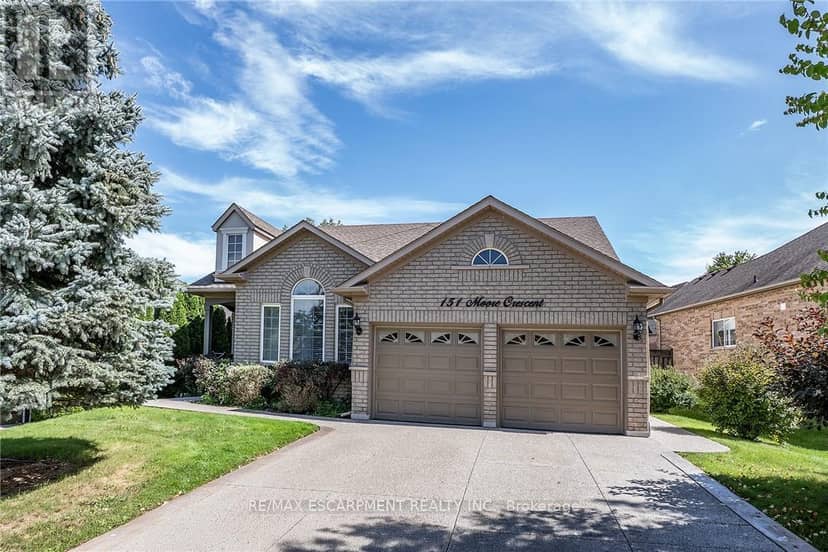 151 Moore Crescent — photo 2 of 40