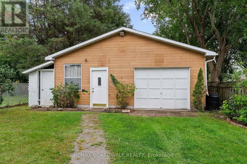 208 Oxford Street E — photo 23 of 40
