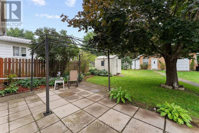 208 Oxford Street E — photo 28 of 40