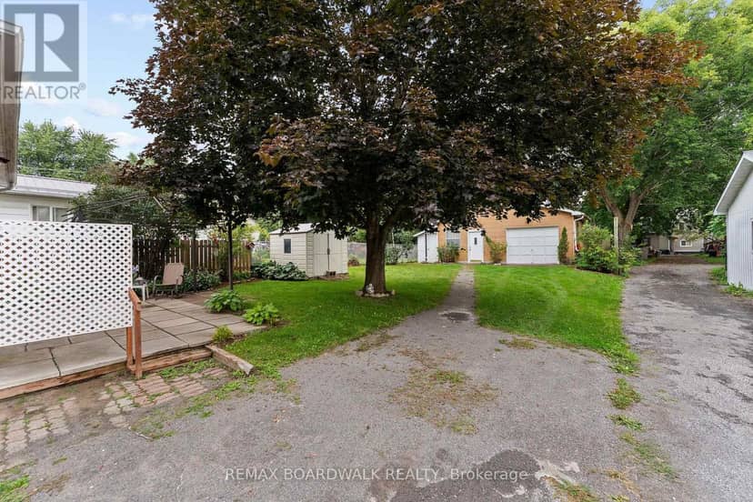 208 Oxford Street E — photo 29 of 40