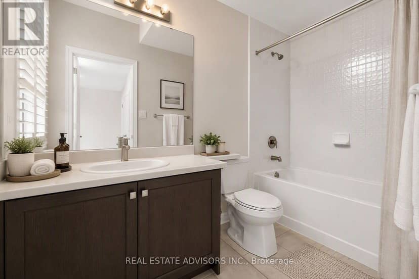 574 Queen Mary Drive — photo 10 of 40