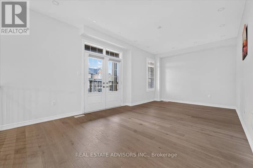 574 Queen Mary Drive — photo 13 of 40