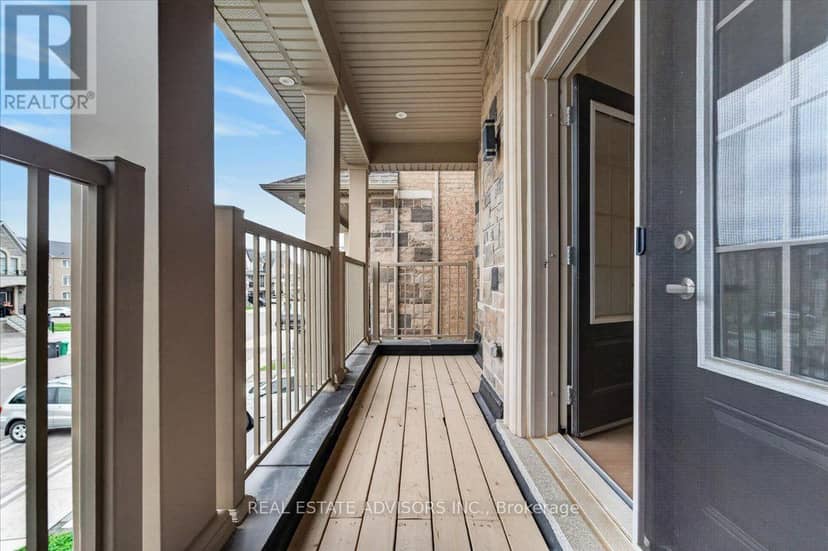 574 Queen Mary Drive — photo 14 of 40