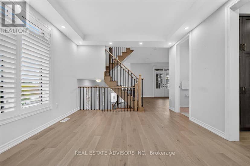 574 Queen Mary Drive — photo 17 of 40