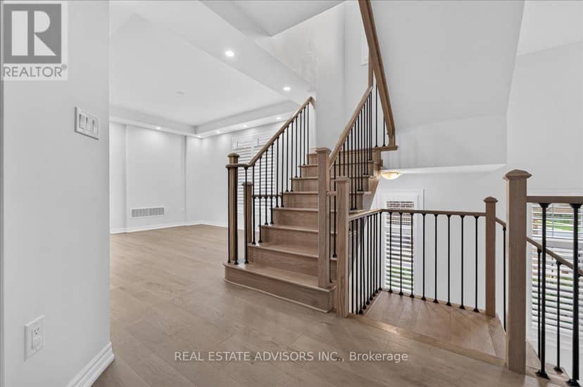 574 Queen Mary Drive — photo 29 of 40