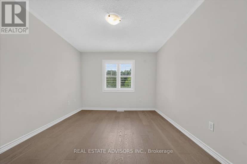 574 Queen Mary Drive — photo 36 of 40