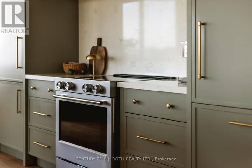 904 - 33 Ellen Street — photo 12 of 40