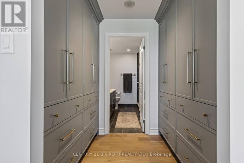 904 - 33 Ellen Street — photo 23 of 40