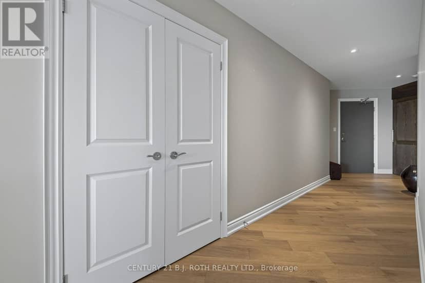 904 - 33 Ellen Street — photo 6 of 40