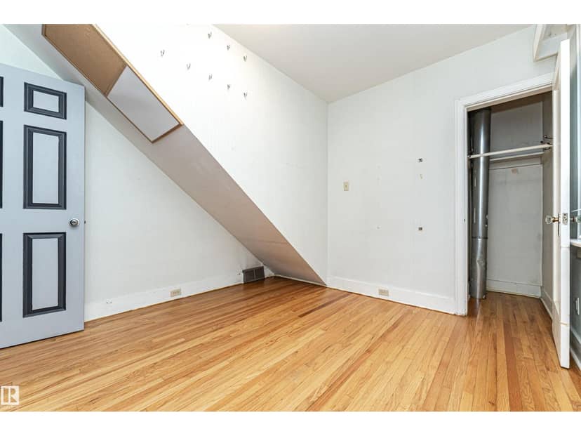 10930 80 AV NW — photo 13 of 40