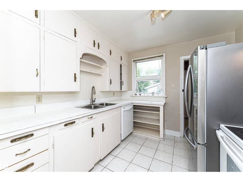 10930 80 AV NW — photo 15 of 40
