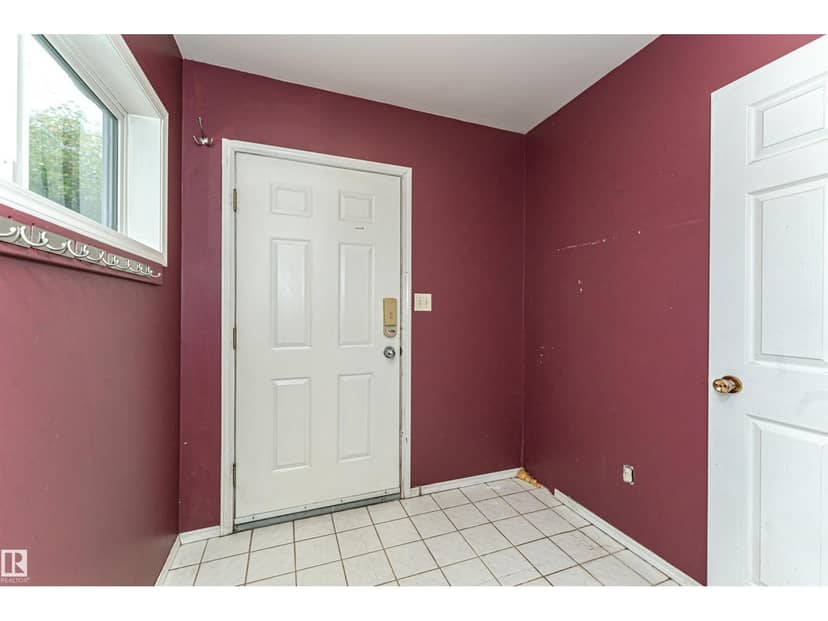 10930 80 AV NW — photo 18 of 40
