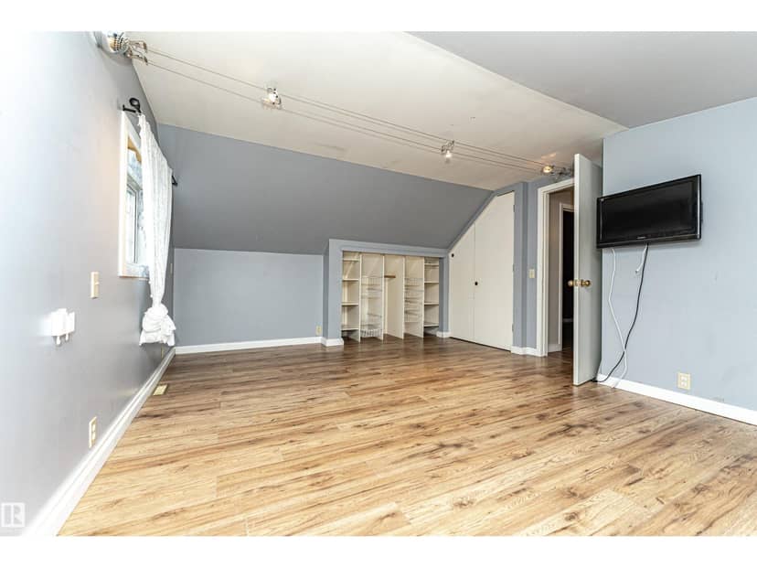 10930 80 AV NW — photo 20 of 40