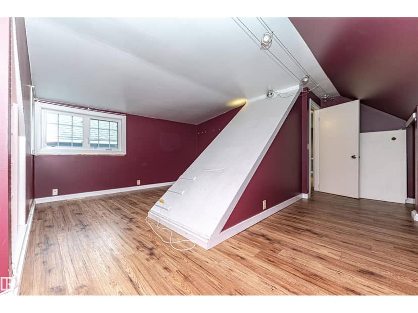 10930 80 AV NW — photo 24 of 40