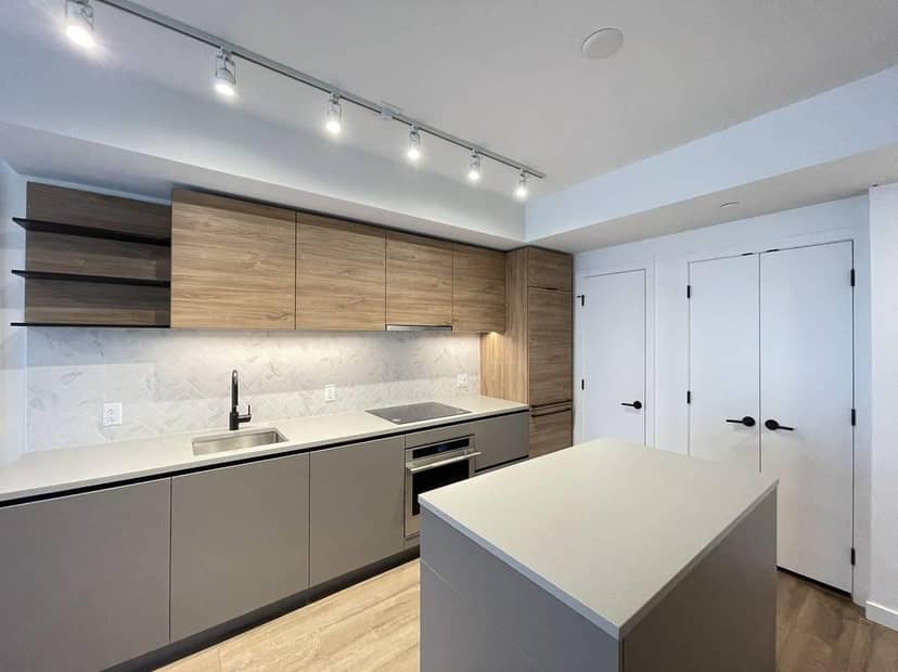 7XX 10448 UNIVERSITY DR, Surrey, photo 2