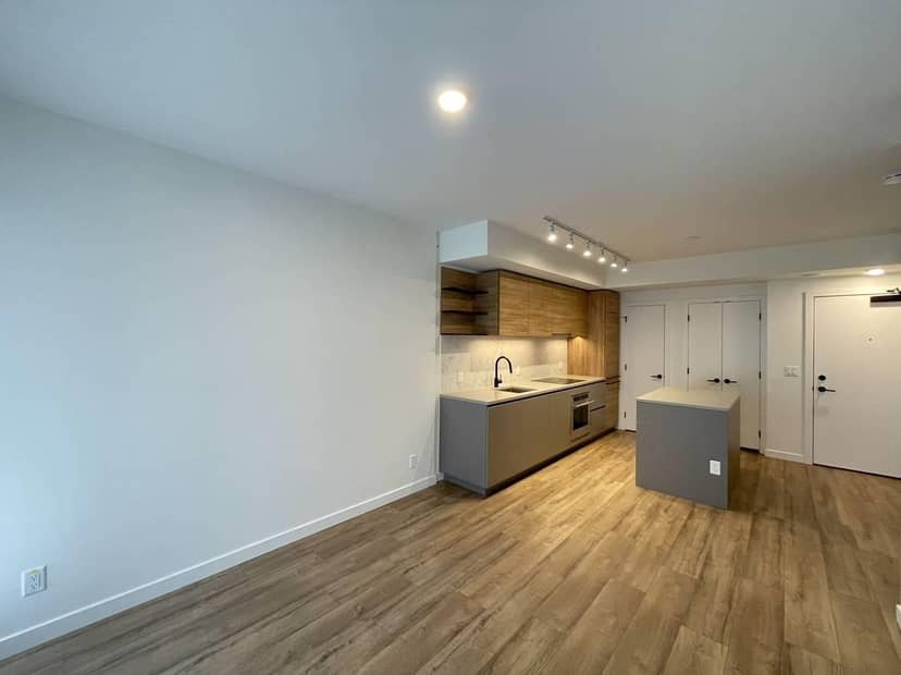 7XX 10448 UNIVERSITY DR, Surrey, photo 3