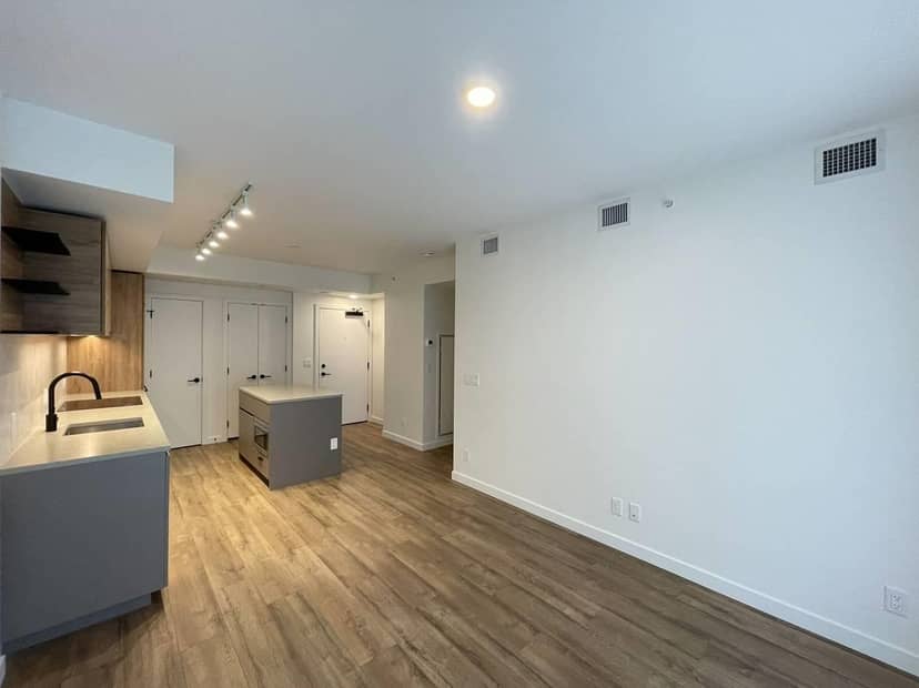 7XX 10448 UNIVERSITY DR, Surrey, photo 4