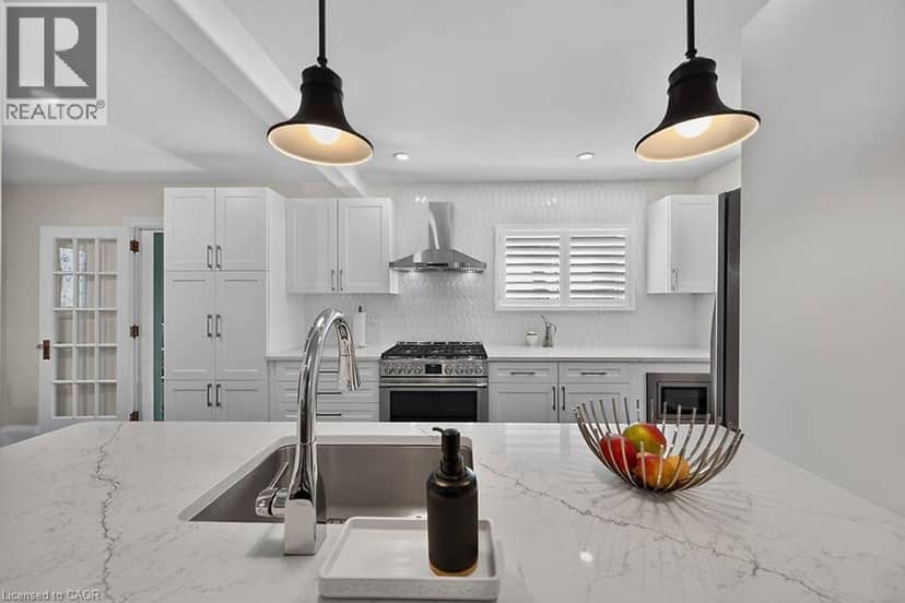 33 BELLEVUE Avenue — photo 11 of 40