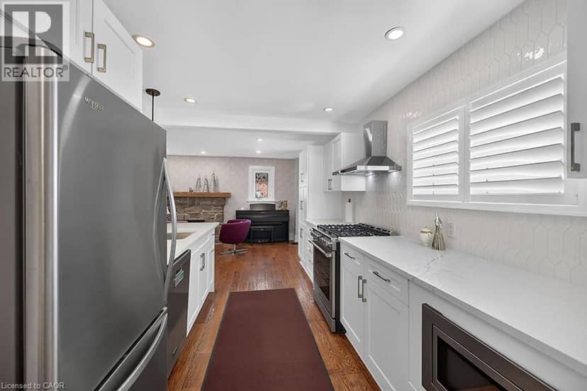 33 BELLEVUE Avenue — photo 13 of 40