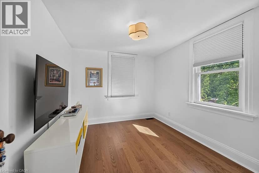 33 BELLEVUE Avenue — photo 21 of 40
