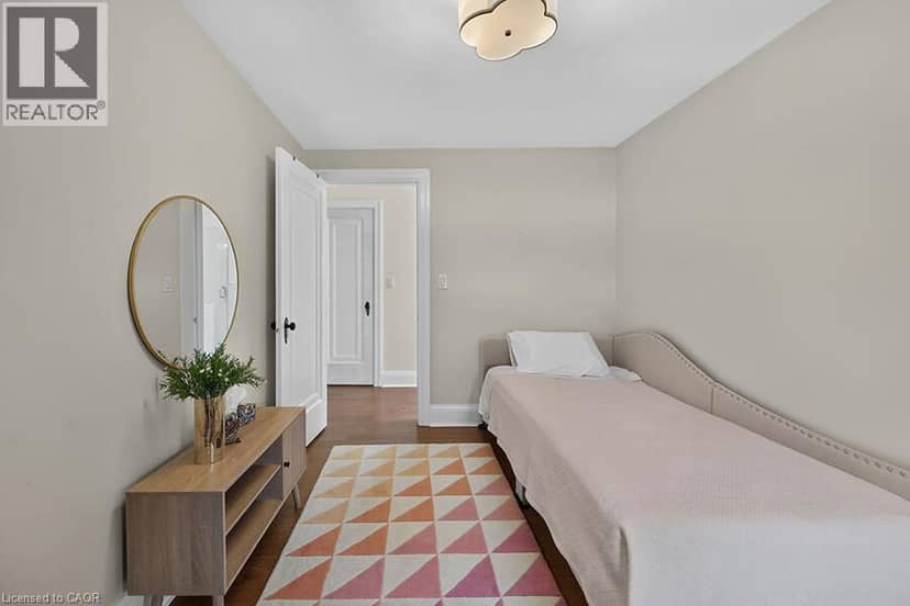 33 BELLEVUE Avenue — photo 24 of 40