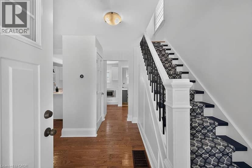 33 BELLEVUE Avenue — photo 4 of 40