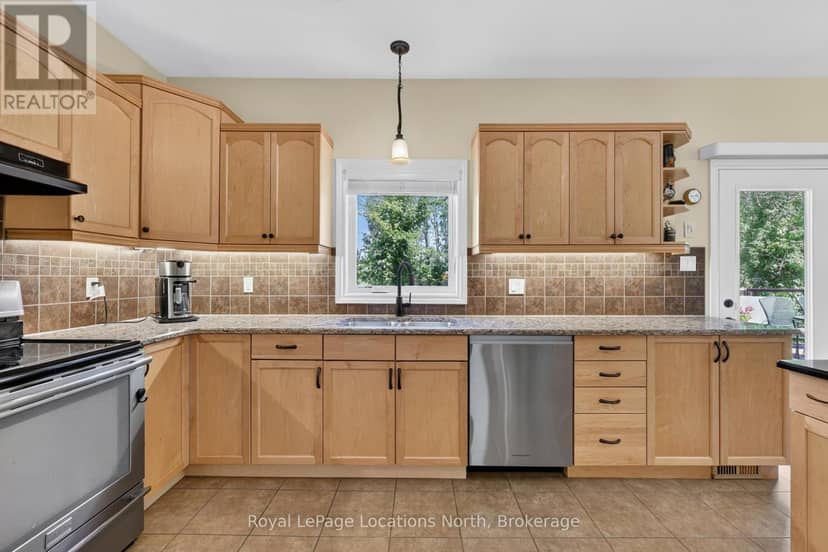 47 Chamberlain Crescent — photo 11 of 40