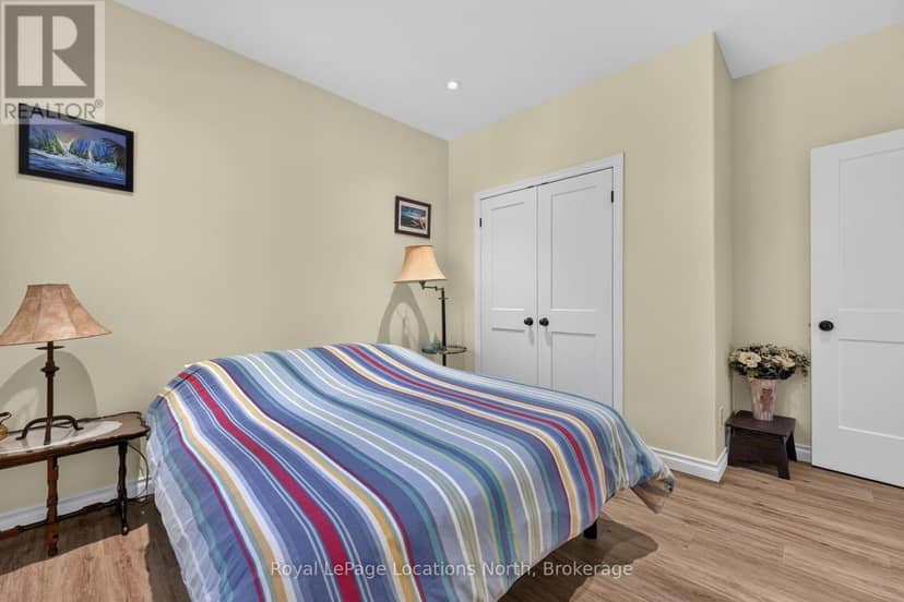47 Chamberlain Crescent — photo 32 of 40