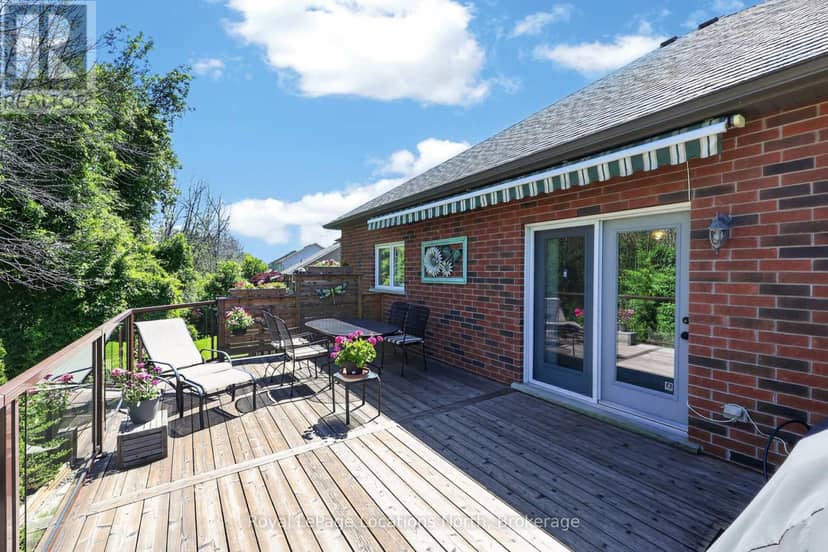 47 Chamberlain Crescent — photo 35 of 40