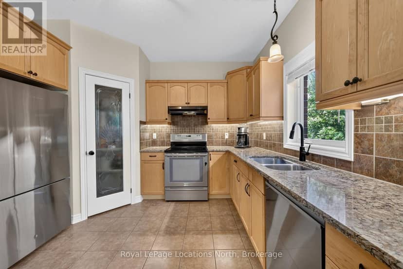 47 Chamberlain Crescent — photo 9 of 40