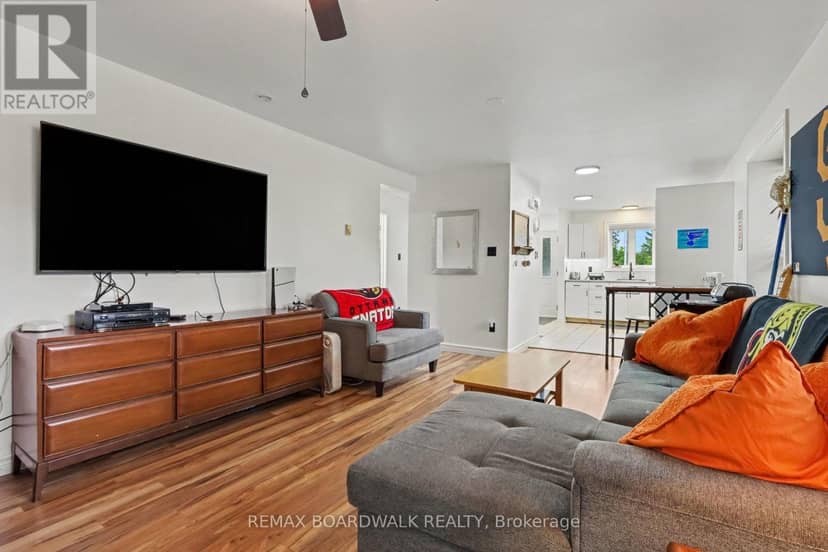 341 New Street E — photo 6 of 16
