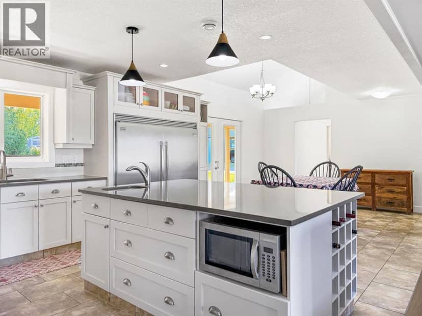 15 2 Avenue SW — photo 13 of 40