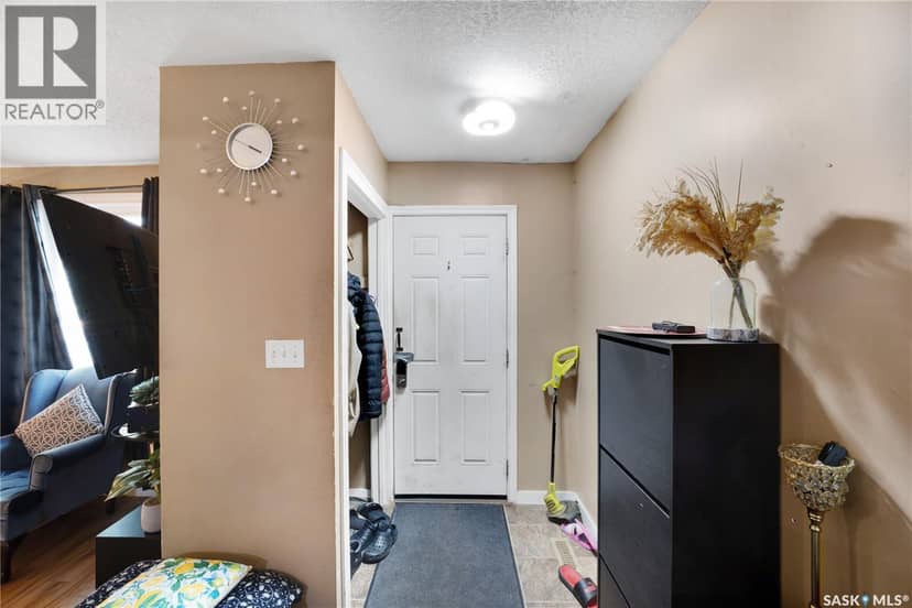 1142 Retallack STREET — photo 5 of 25