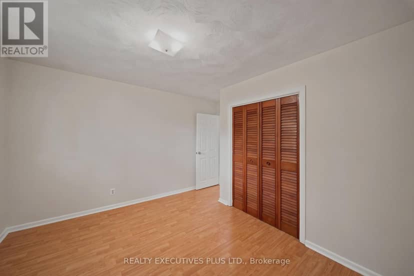 2593 Cleroux Crescent — photo 18 of 40