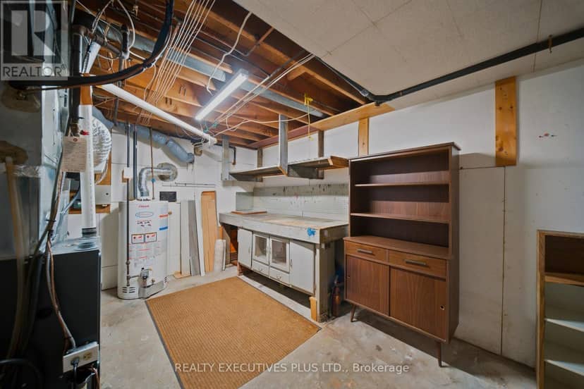 2593 Cleroux Crescent — photo 32 of 40