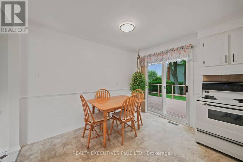 2593 Cleroux Crescent — photo 9 of 40