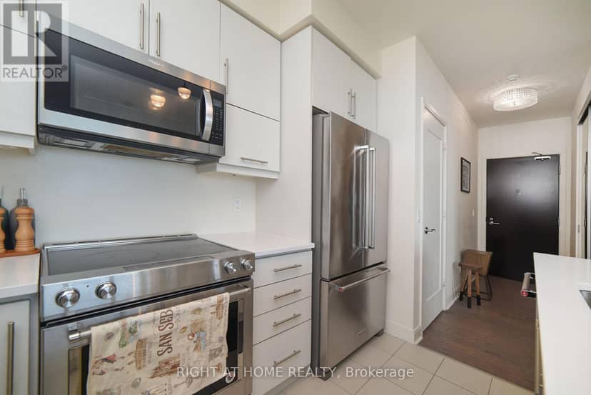 2106 - 825 Church Street — photo 4 of 29