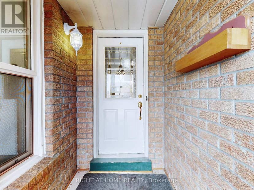 531 Steeple Hill, Pickering, photo 3