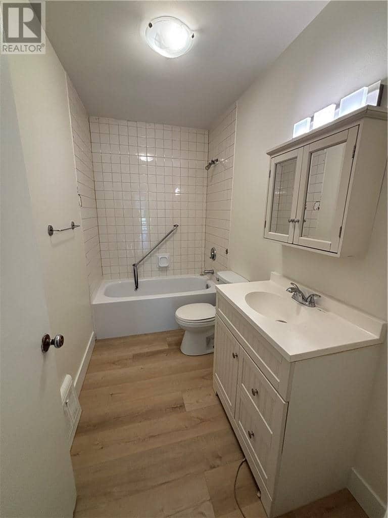 28 Baker Street — photo 14 of 35
