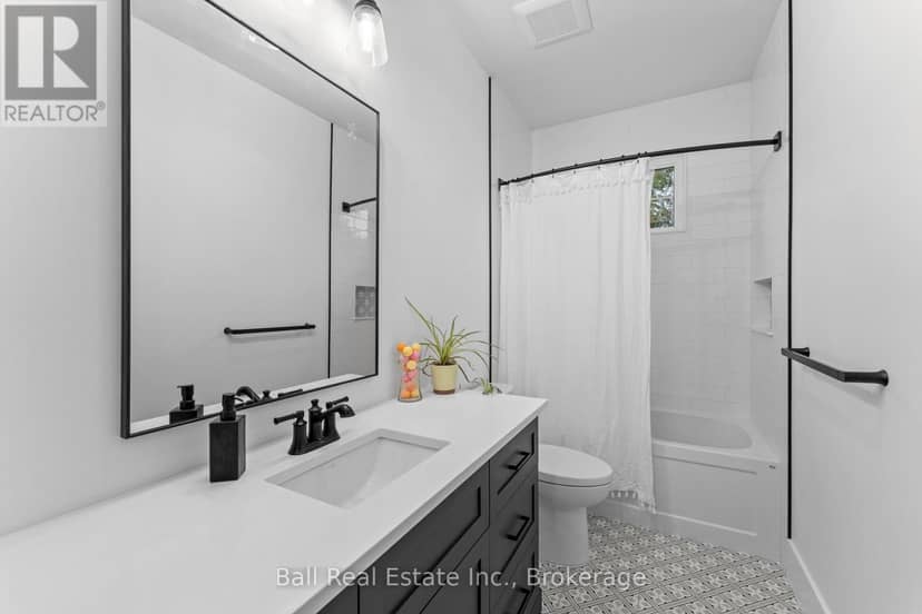 149 Ellwood Crescent — photo 20 of 40