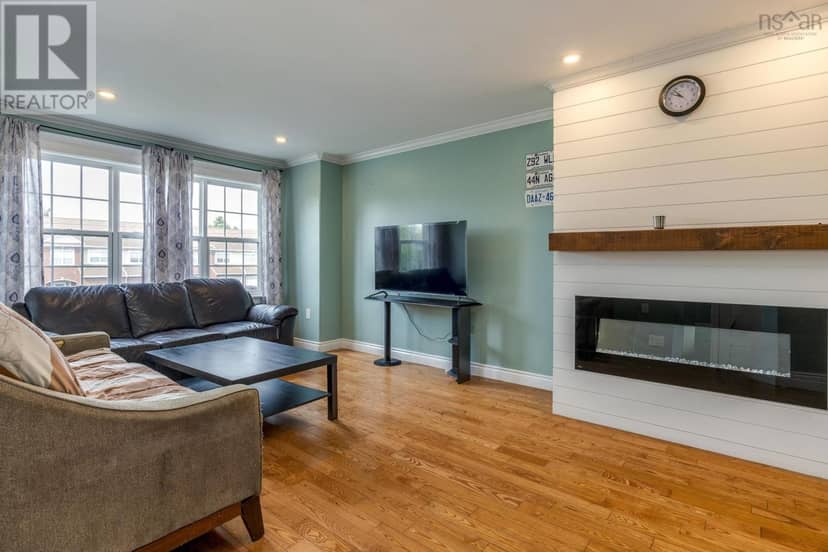 64 Surrey Way — photo 10 of 40
